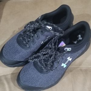Womens Under Armour size 9 sneakers